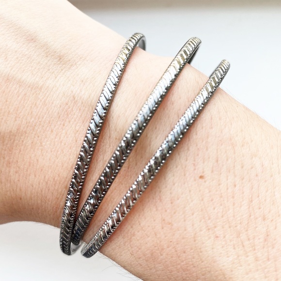 Vintage silver striped stacking bangle bracelets - Picture 1 of 5